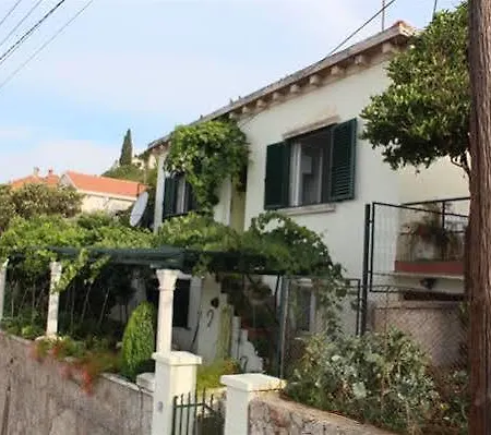 Arbanasin Apartment *